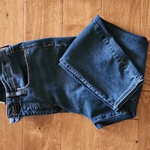 Universal Threads high rise skinny size 12/31r ladies denim jeans.